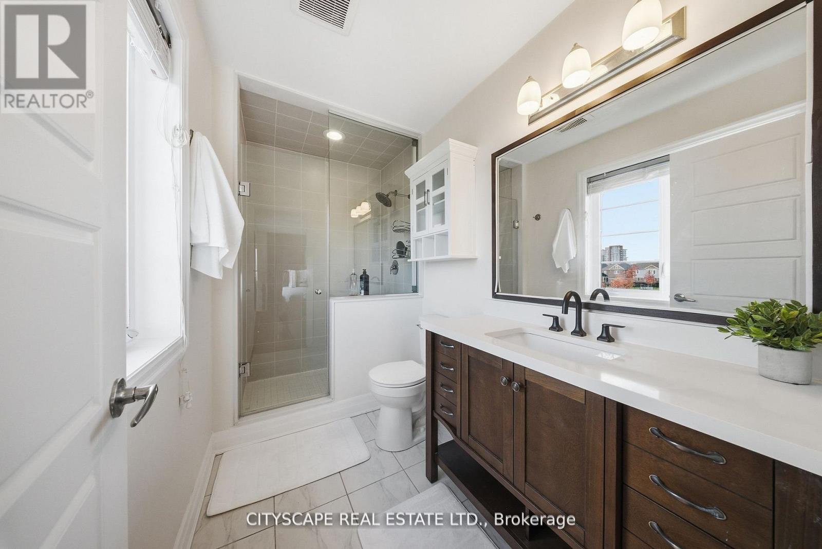 28 Celano Drive, Hamilton (waterdown), Ontario