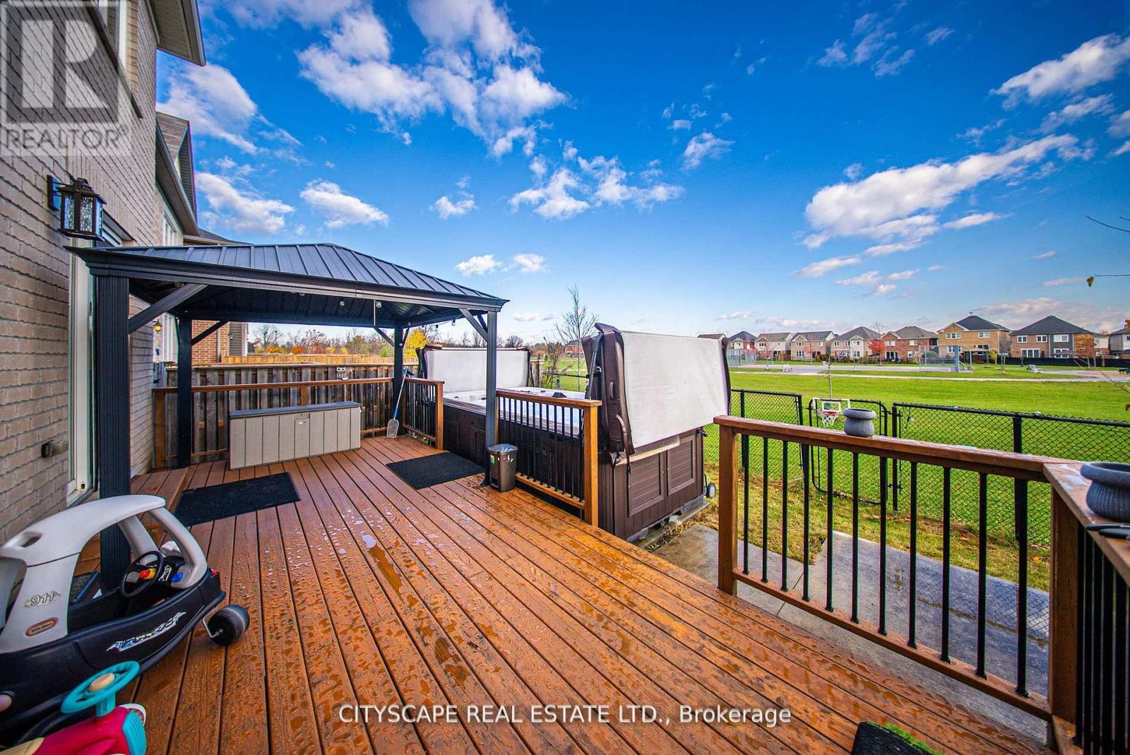 28 Celano Drive, Hamilton (waterdown), Ontario