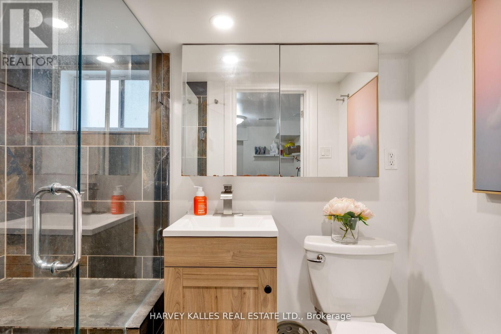 139 King Edward Avenue, Toronto (woodbine-lumsden), Ontario