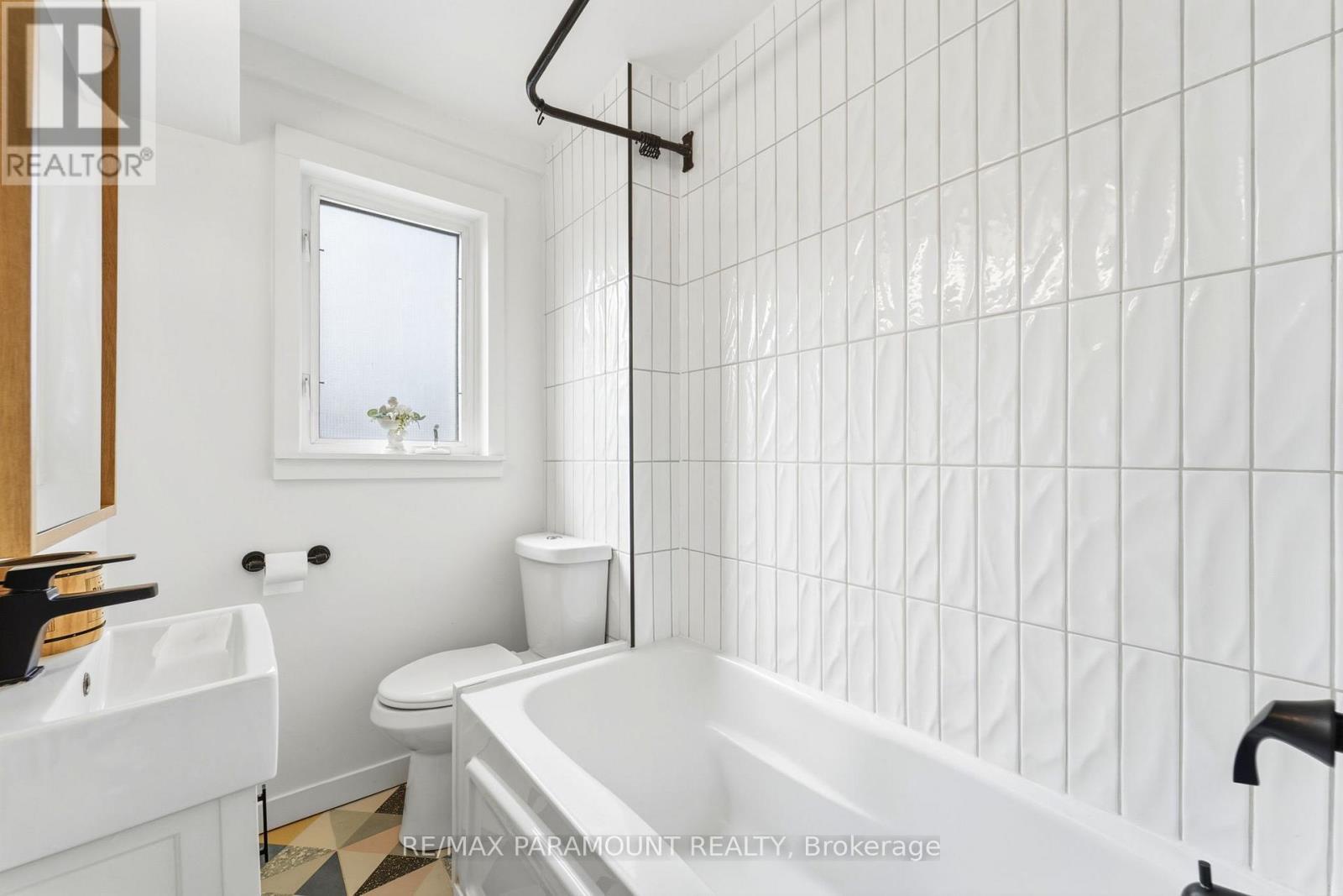 670 Rhodes Avenue, Toronto (greenwood-coxwell), Ontario