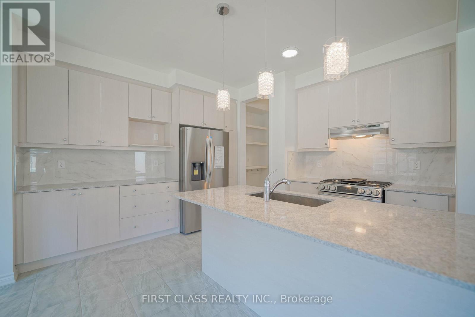 1913 Narcissus Gardens, Pickering, Ontario