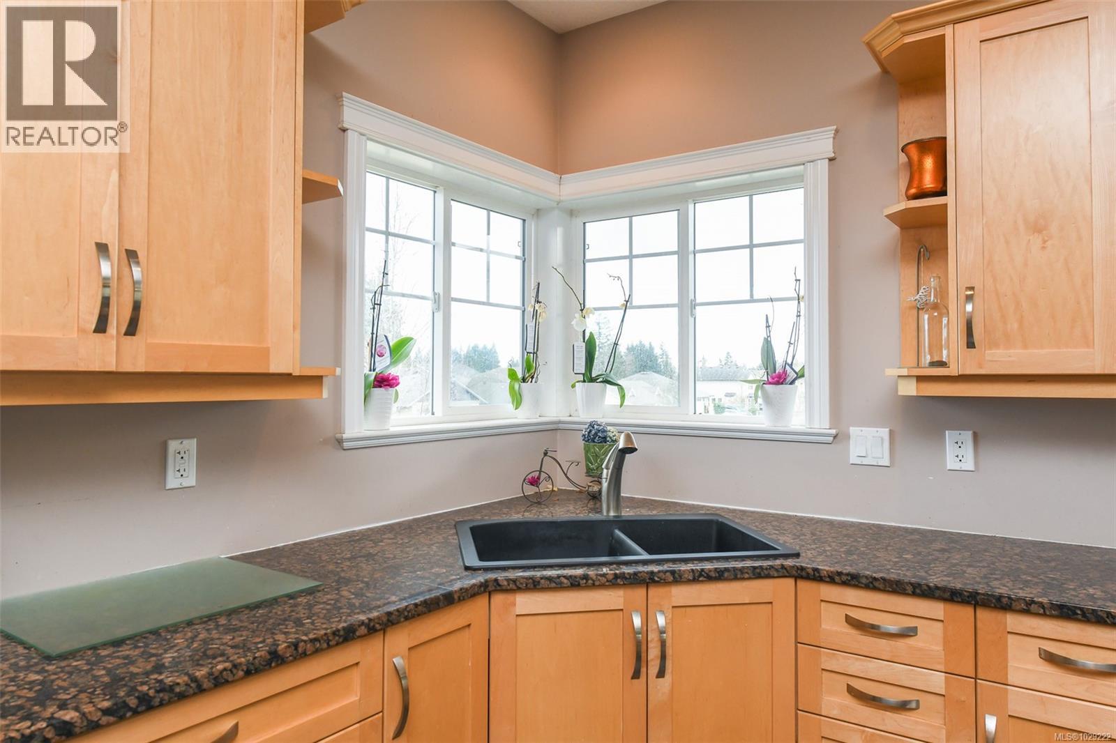 2737 Kendal Ave, Cumberland, British Columbia