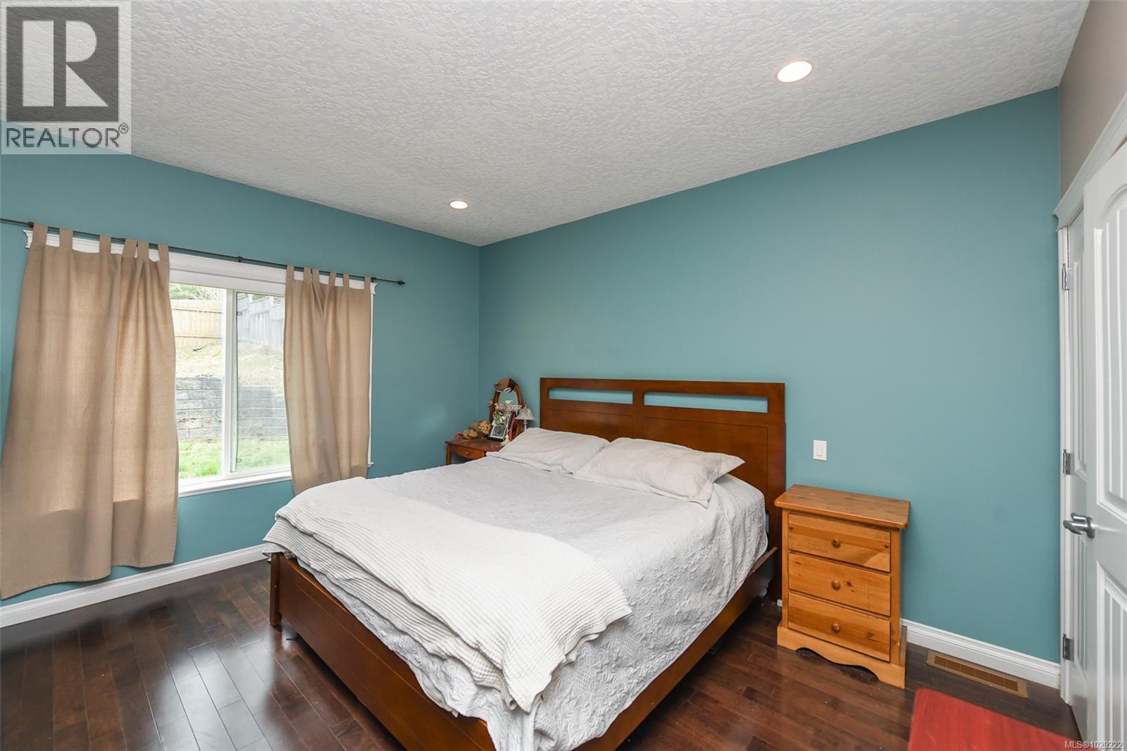 2737 Kendal Ave, Cumberland, British Columbia