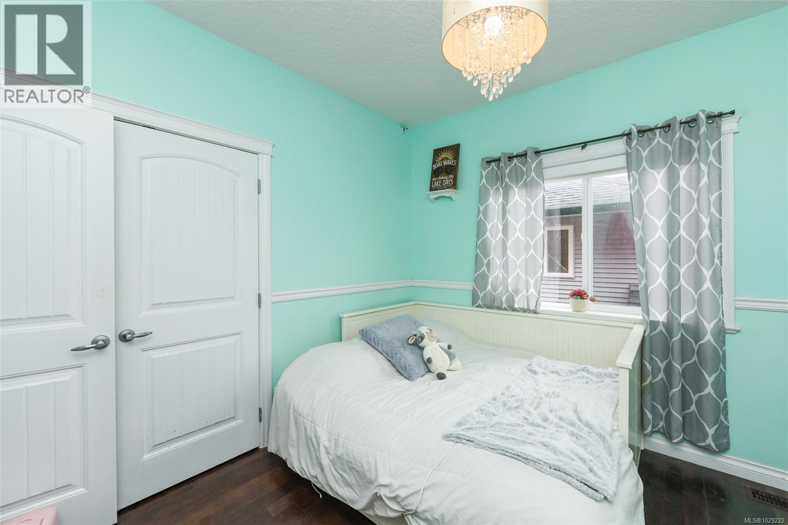 2737 Kendal Ave, Cumberland, British Columbia