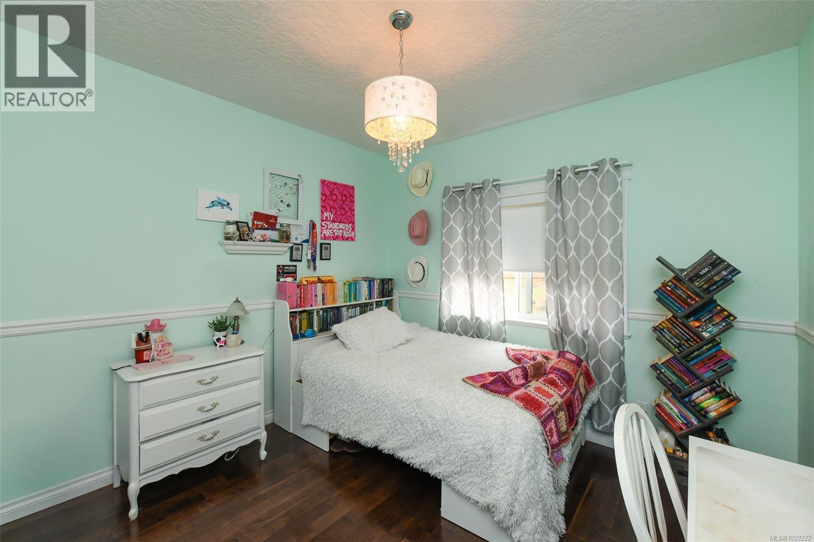 2737 Kendal Ave, Cumberland, British Columbia