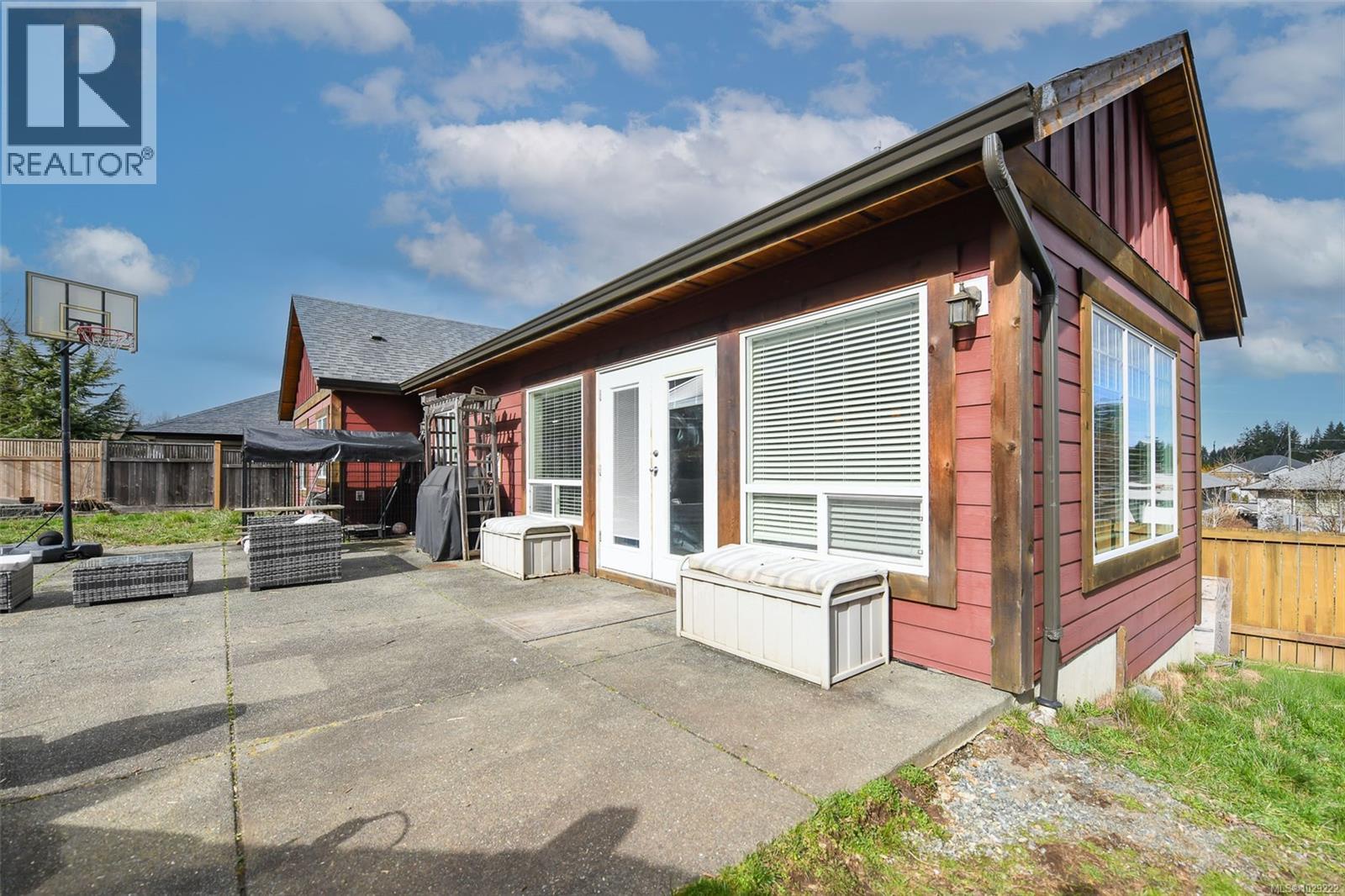 2737 Kendal Ave, Cumberland, British Columbia