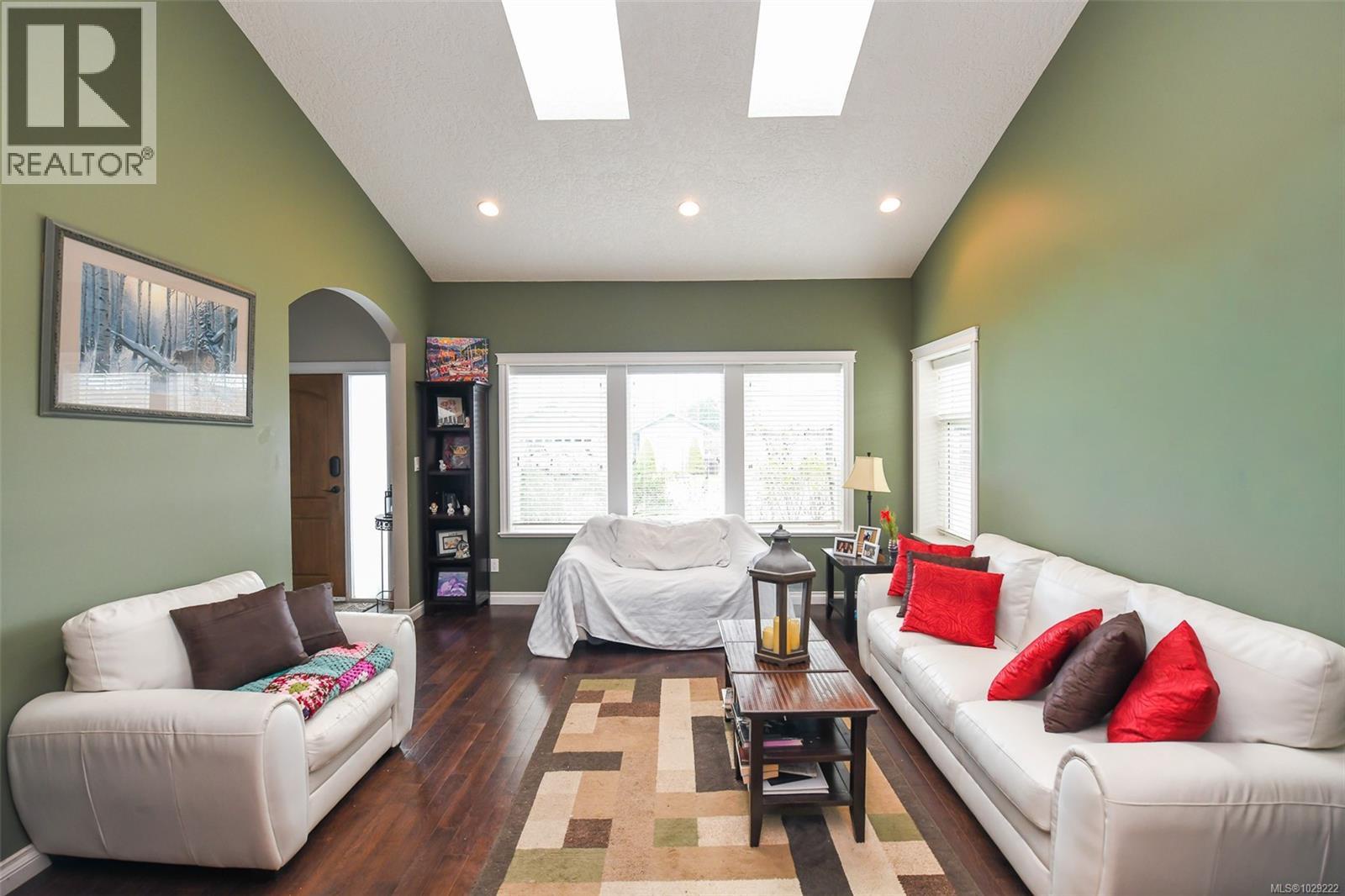 2737 Kendal Ave, Cumberland, British Columbia