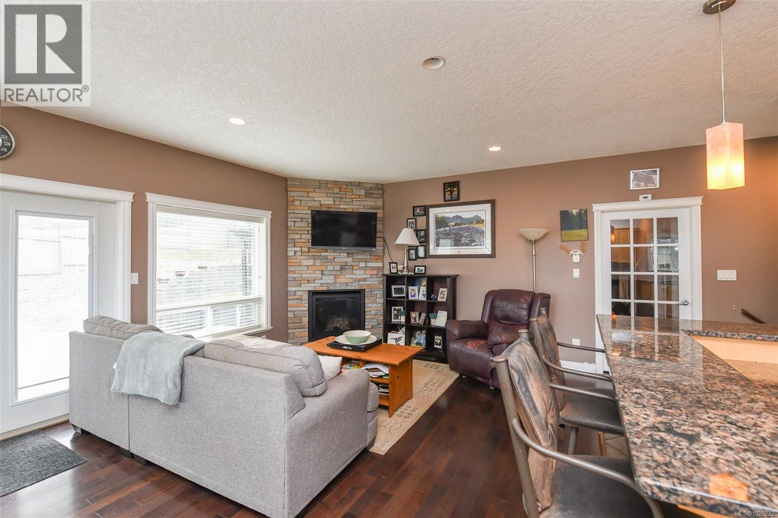 2737 Kendal Ave, Cumberland, British Columbia