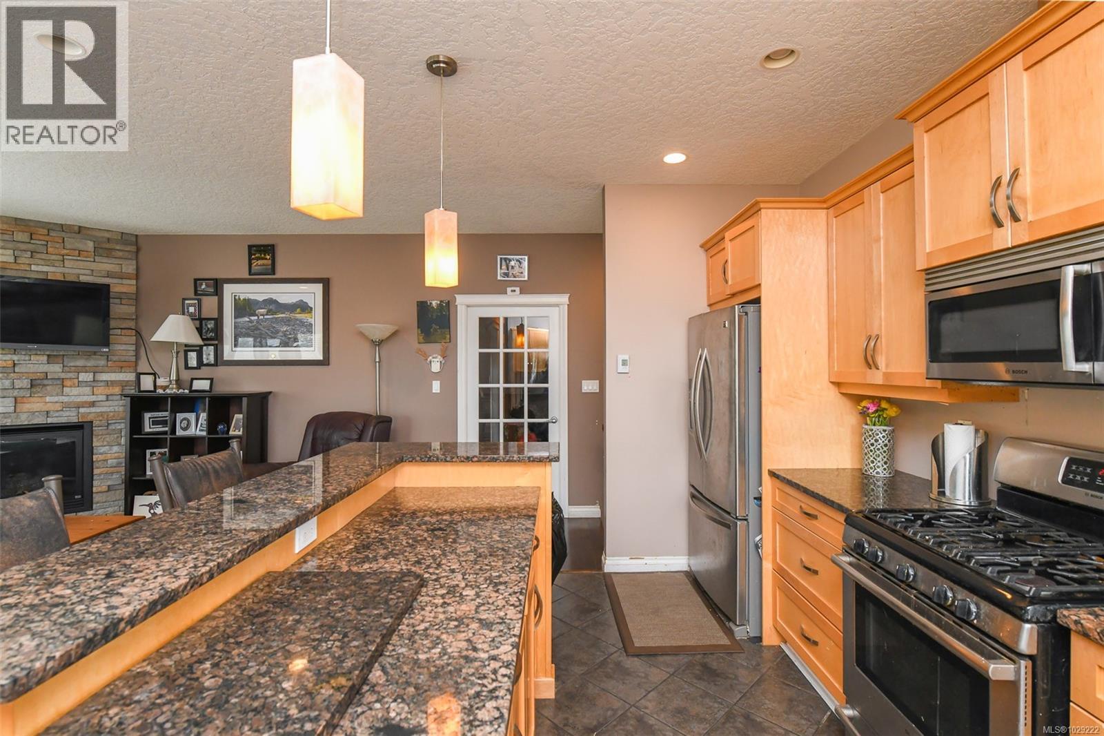 2737 Kendal Ave, Cumberland, British Columbia