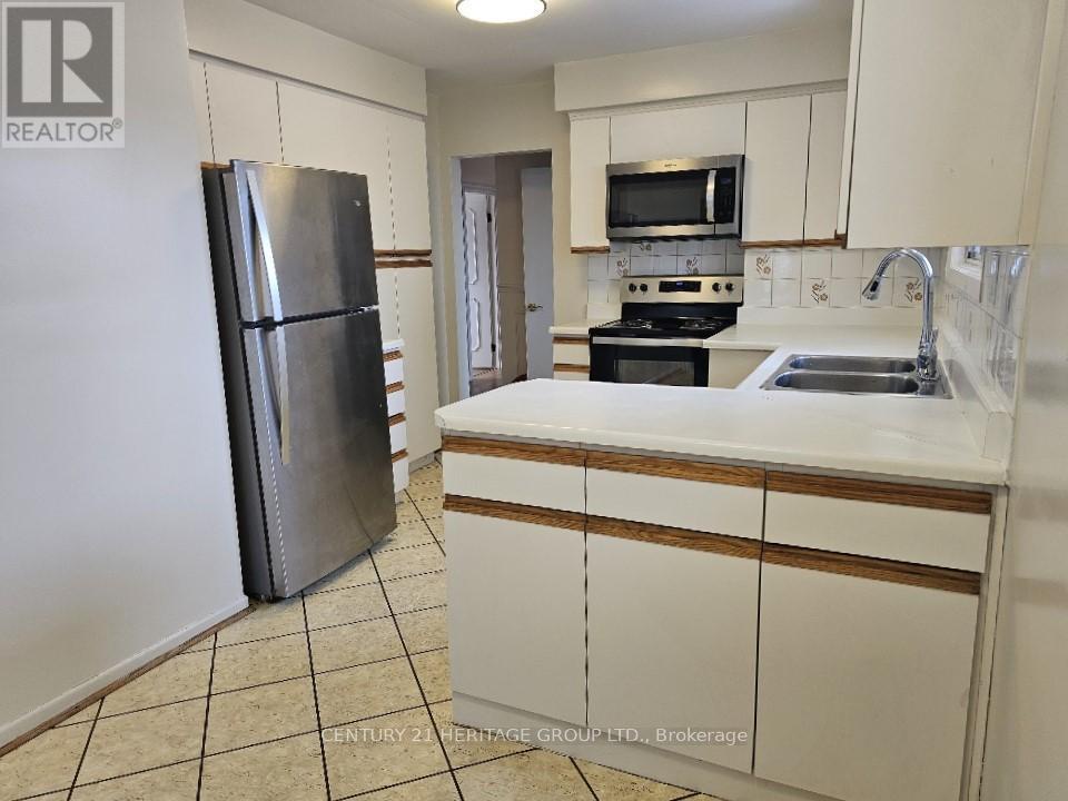 63 Marathon Crescent, Toronto (newtonbrook West), Ontario