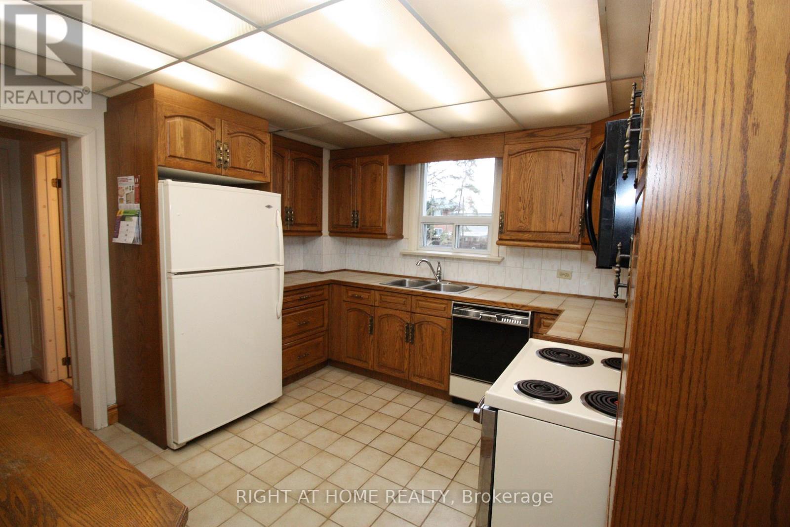 123 Ashbourne Drive, Toronto (islington-city Centre West), Ontario