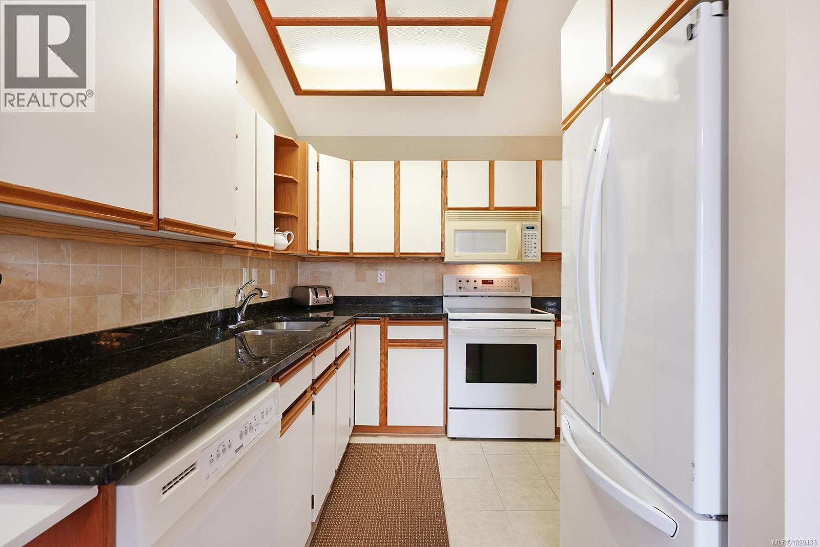 15 2030 Robb Ave, Comox, British Columbia