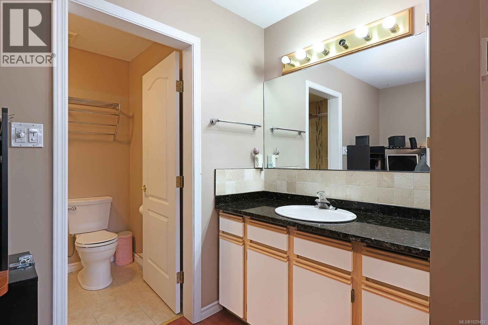 15 2030 Robb Ave, Comox, British Columbia