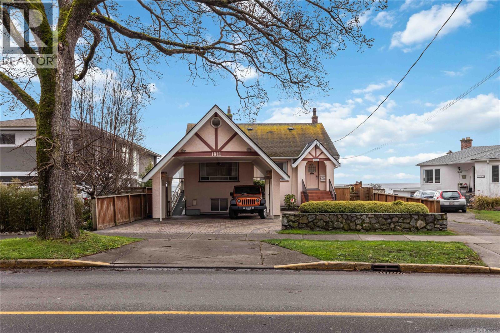 1811 Hollywood Cres, Victoria, British Columbia