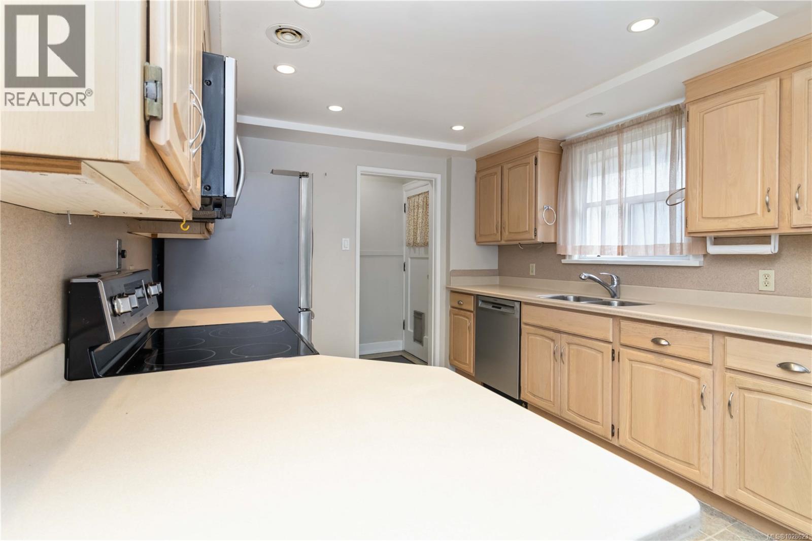 1811 Hollywood Cres, Victoria, British Columbia