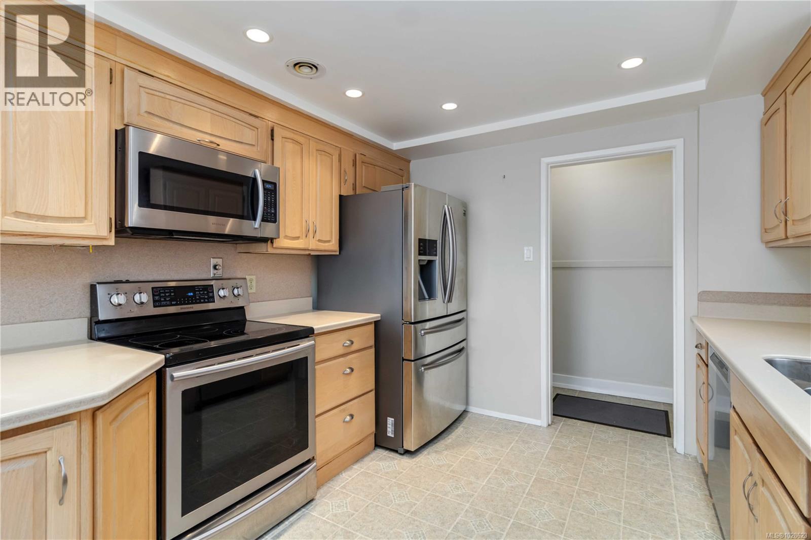 1811 Hollywood Cres, Victoria, British Columbia