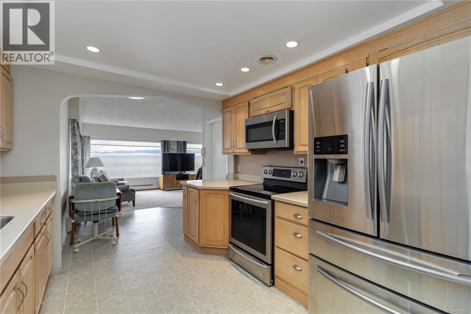 1811 Hollywood Cres, Victoria, British Columbia