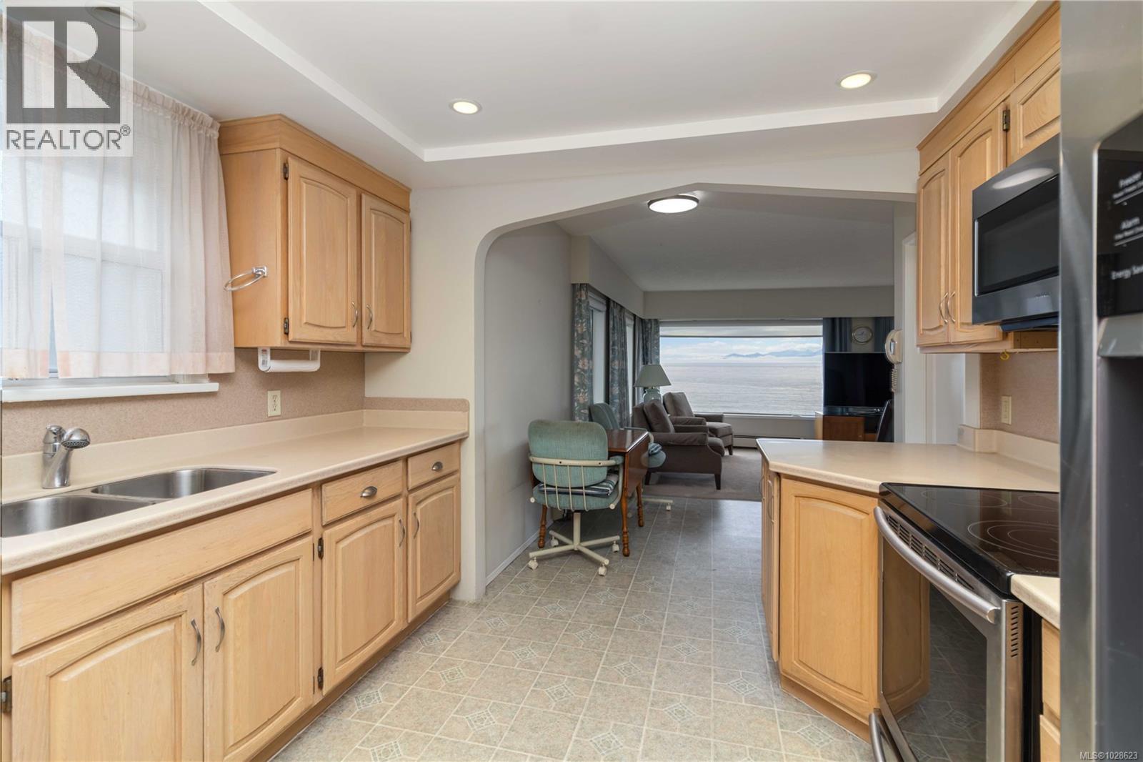 1811 Hollywood Cres, Victoria, British Columbia