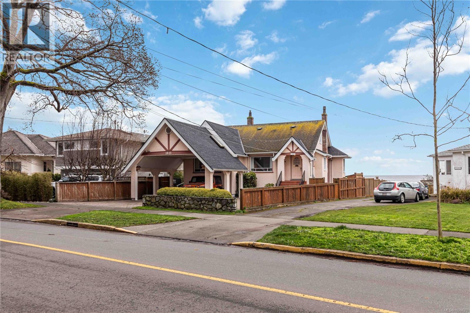 1811 Hollywood Cres, Victoria, British Columbia