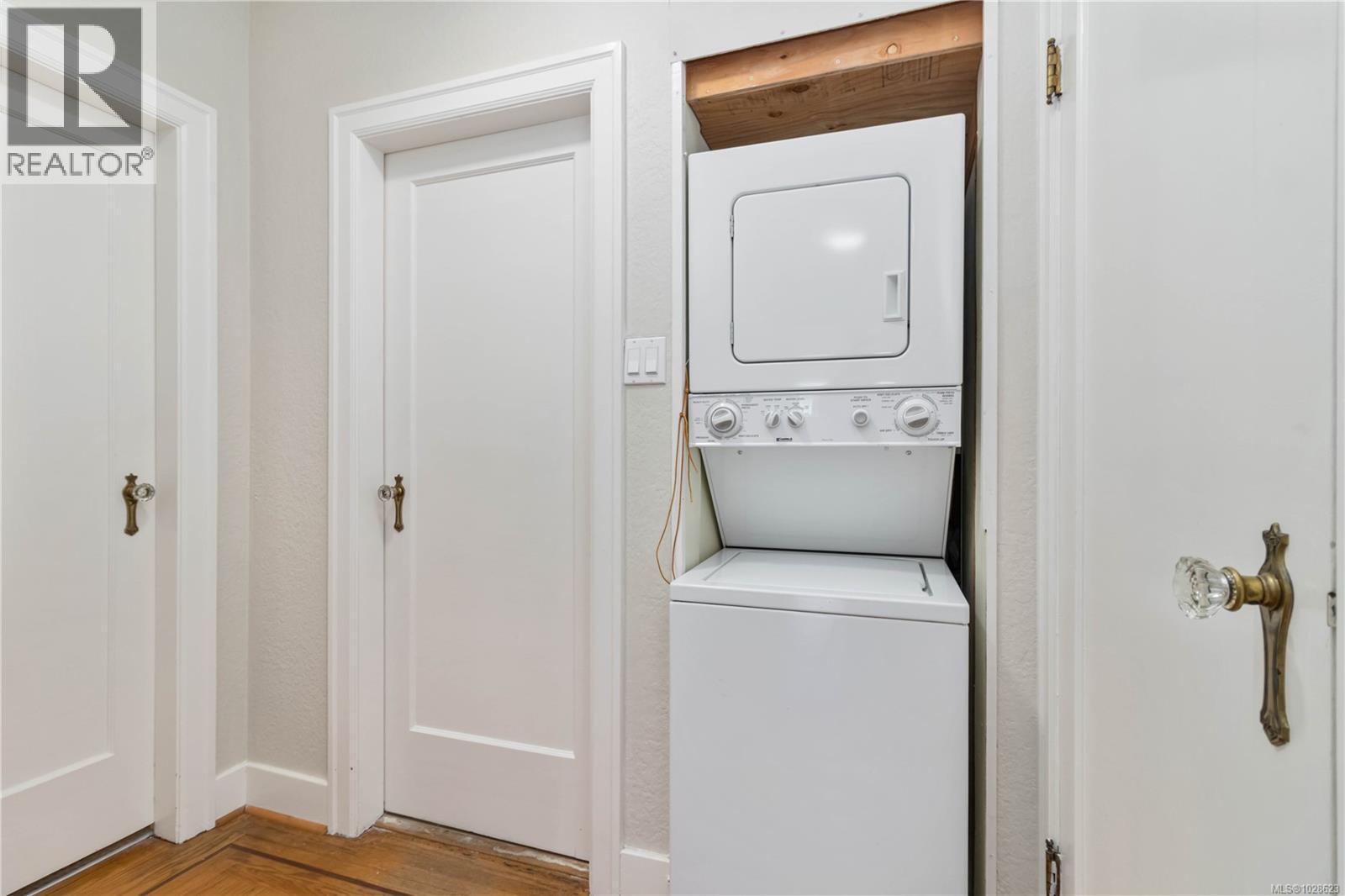 1811 Hollywood Cres, Victoria, British Columbia