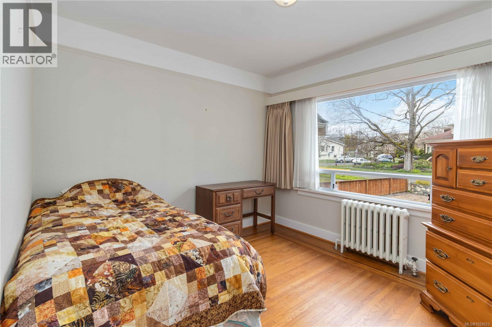 1811 Hollywood Cres, Victoria, British Columbia