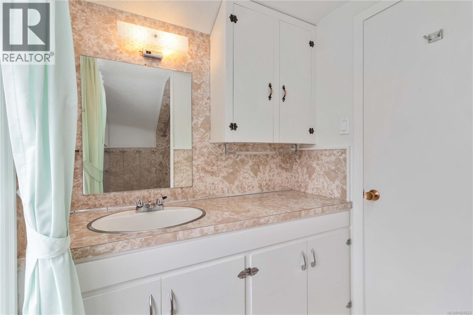 1811 Hollywood Cres, Victoria, British Columbia