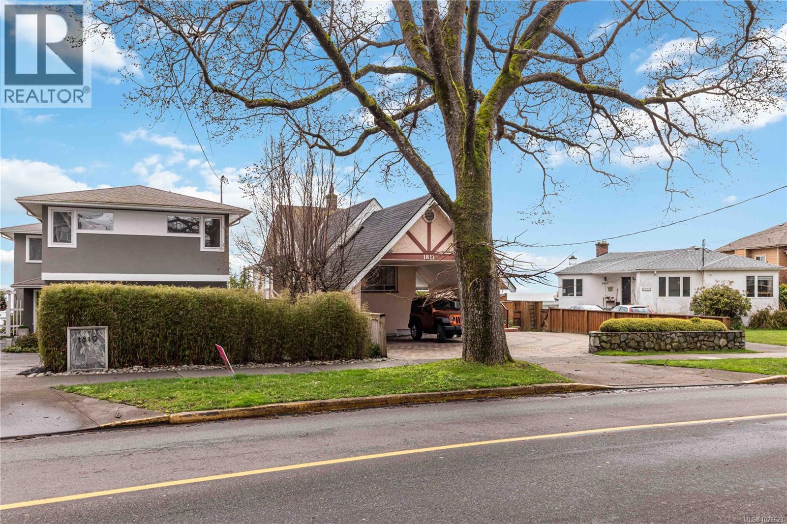 1811 Hollywood Cres, Victoria, British Columbia