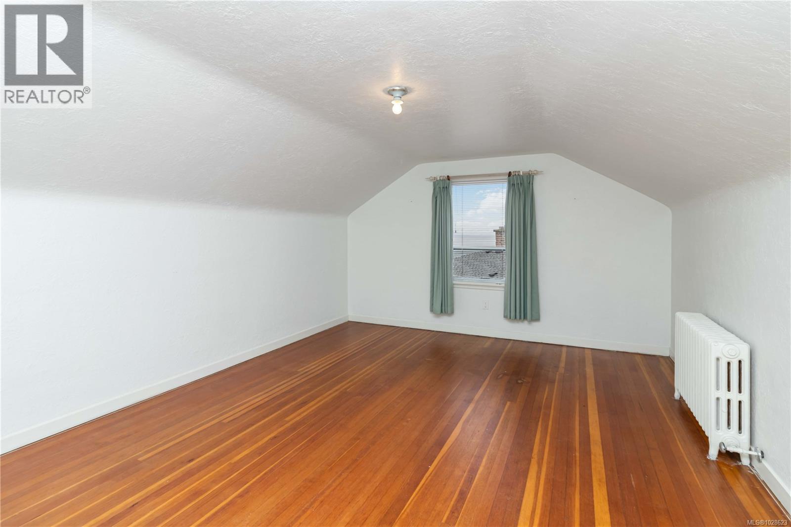 1811 Hollywood Cres, Victoria, British Columbia