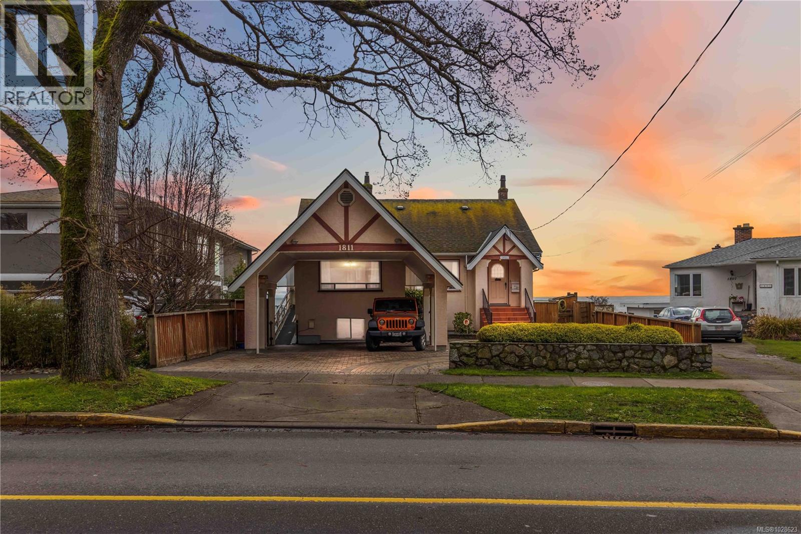 1811 Hollywood Cres, Victoria, British Columbia