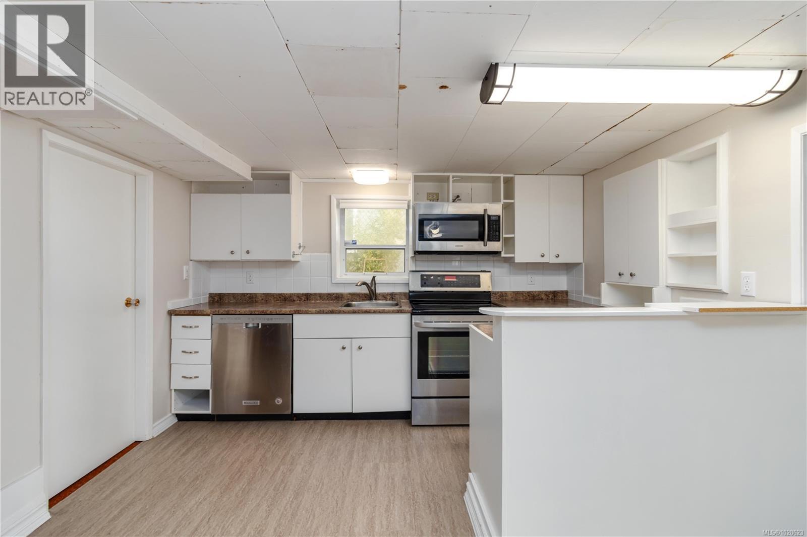 1811 Hollywood Cres, Victoria, British Columbia