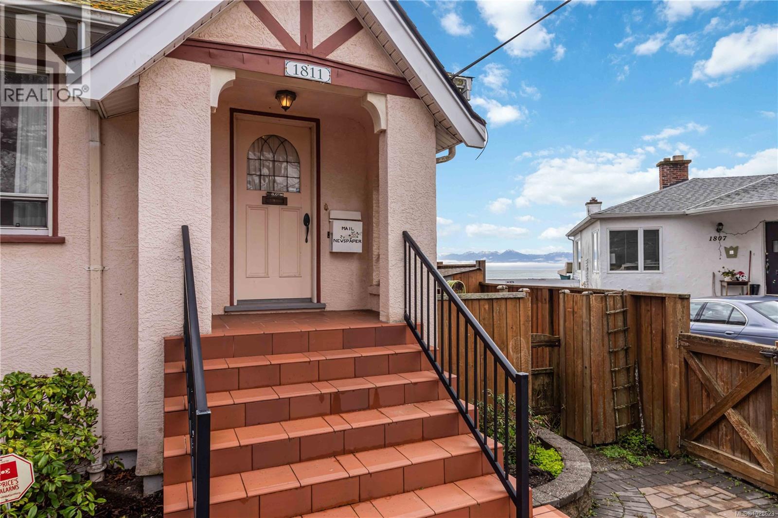 1811 Hollywood Cres, Victoria, British Columbia