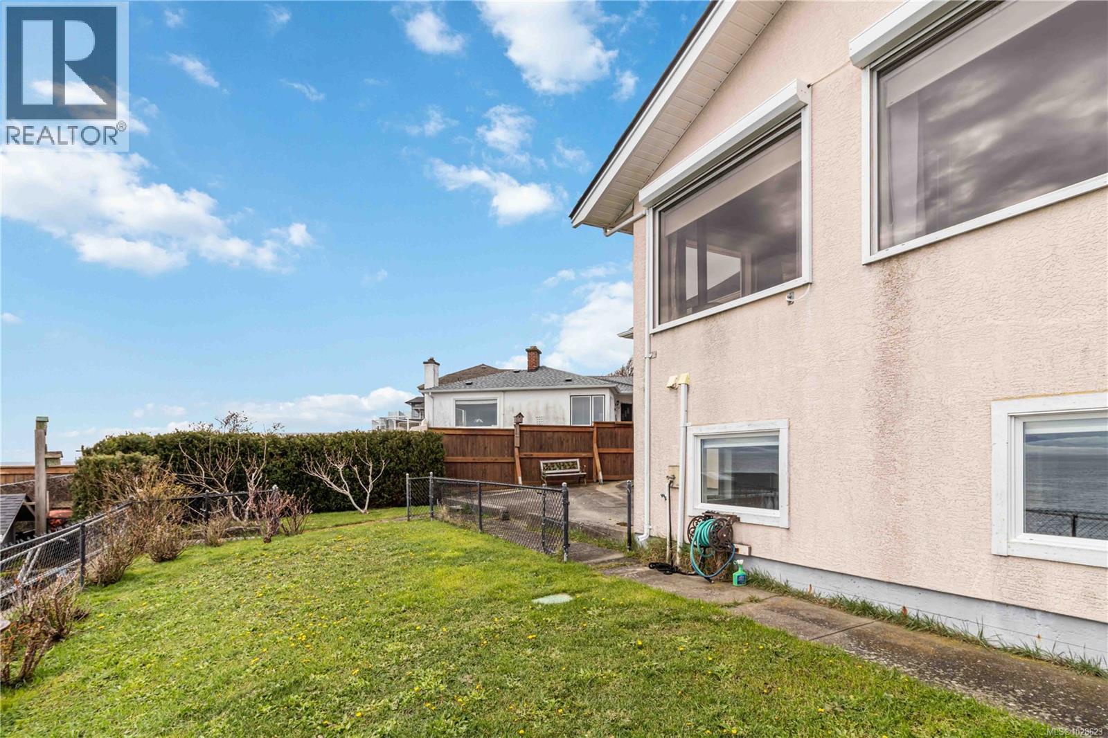 1811 Hollywood Cres, Victoria, British Columbia