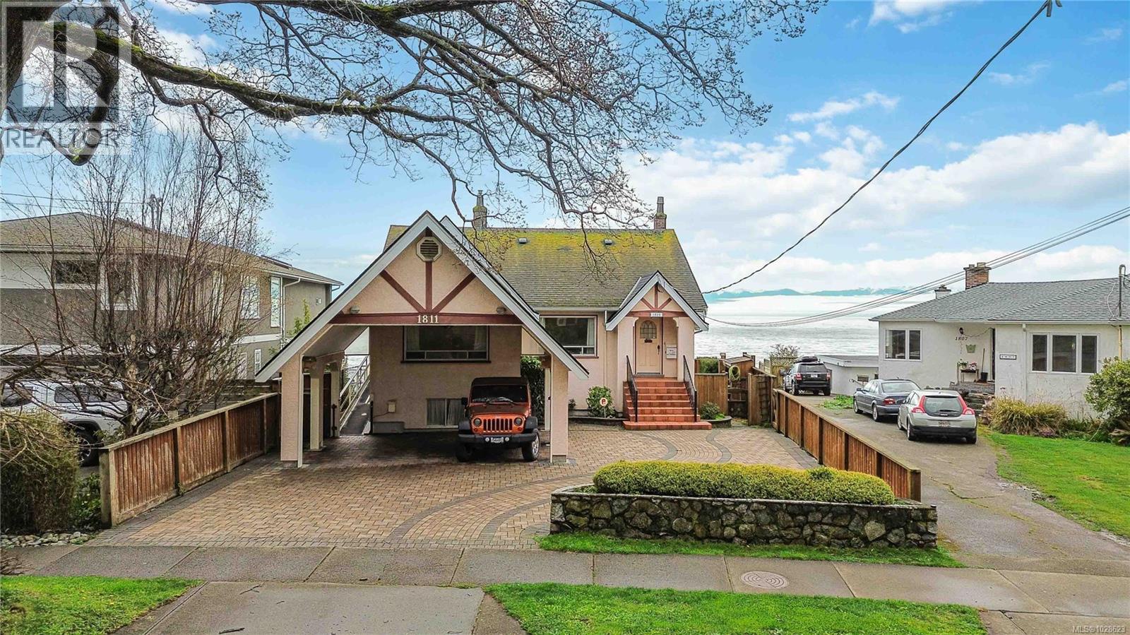 1811 Hollywood Cres, Victoria, British Columbia