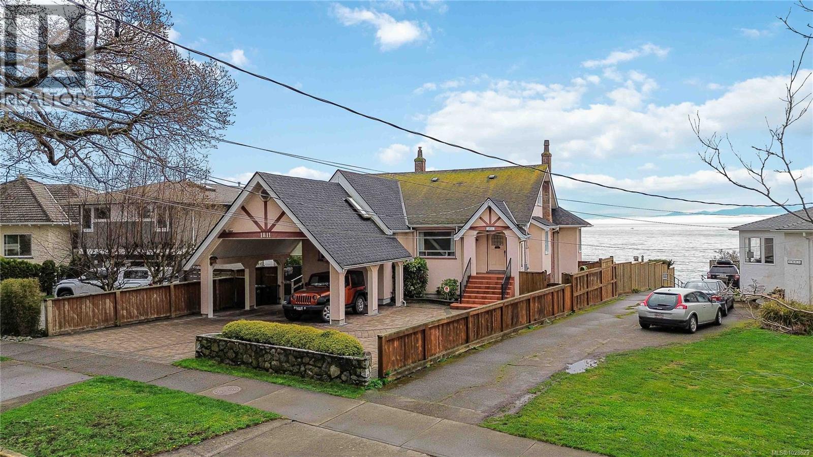 1811 Hollywood Cres, Victoria, British Columbia