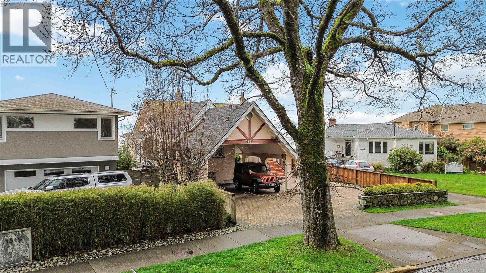 1811 Hollywood Cres, Victoria, British Columbia