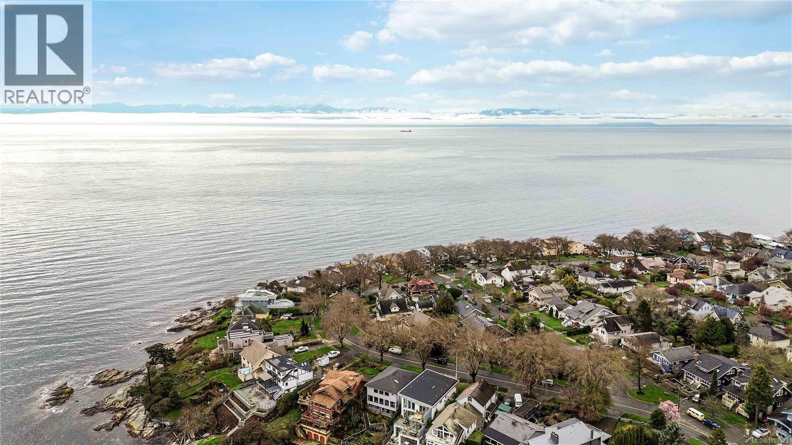 1811 Hollywood Cres, Victoria, British Columbia