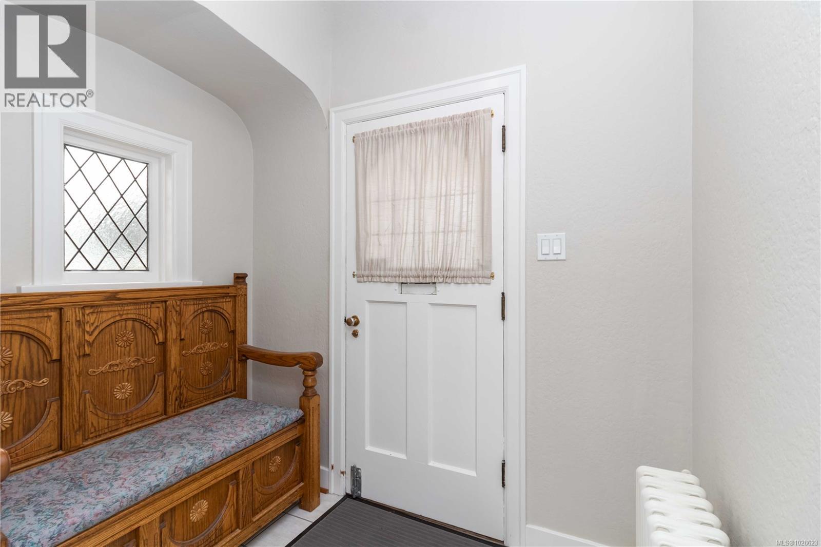 1811 Hollywood Cres, Victoria, British Columbia