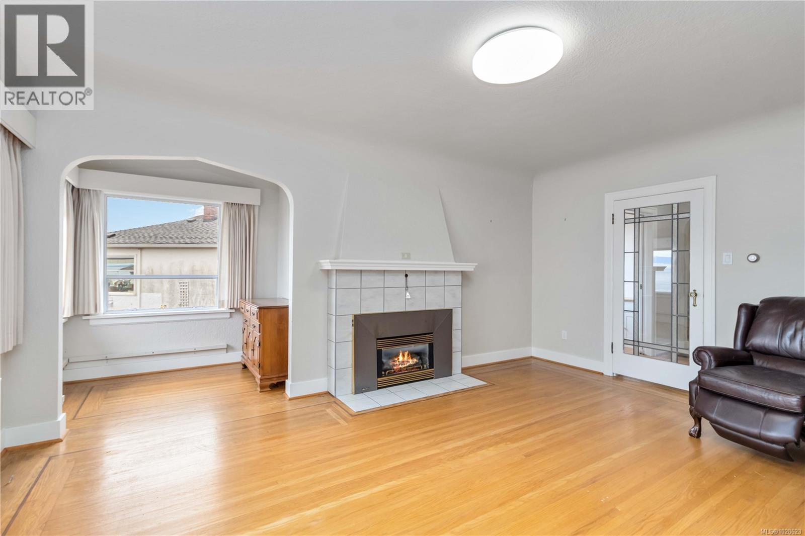 1811 Hollywood Cres, Victoria, British Columbia