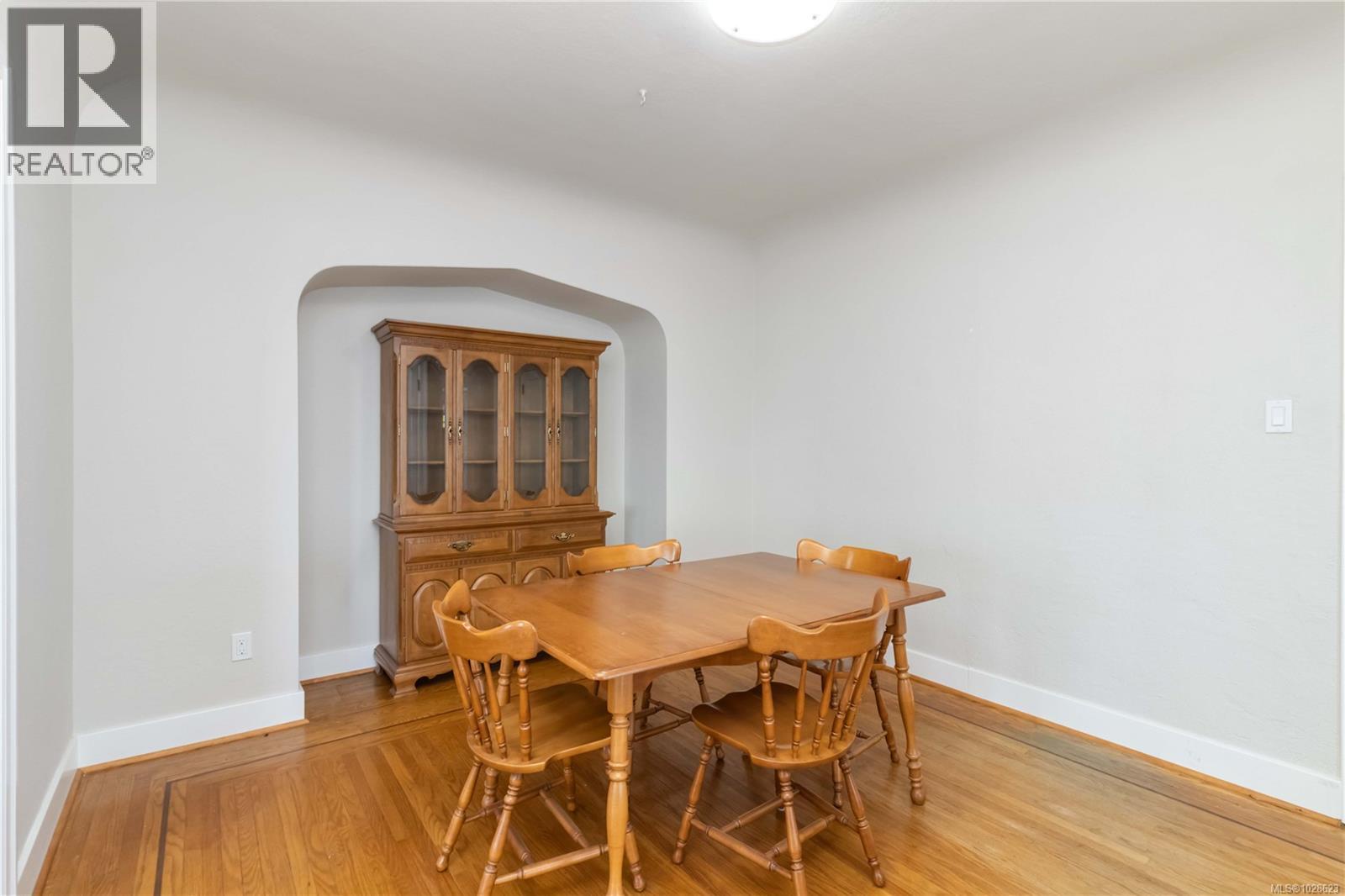 1811 Hollywood Cres, Victoria, British Columbia