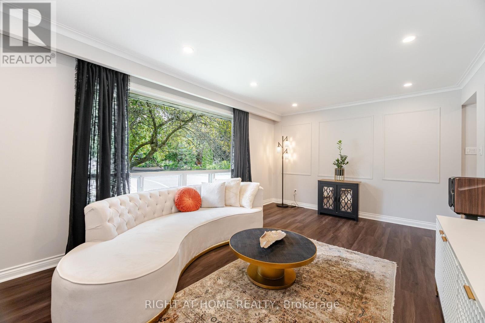 15 Kemano Road, Aurora (aurora Heights), Ontario