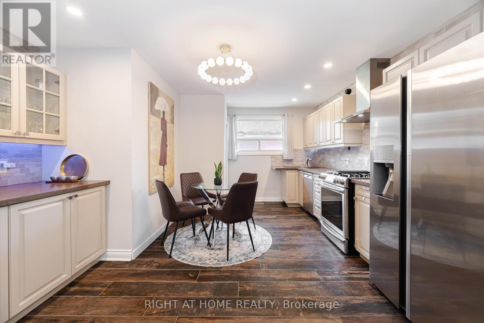 15 Kemano Road, Aurora (aurora Heights), Ontario