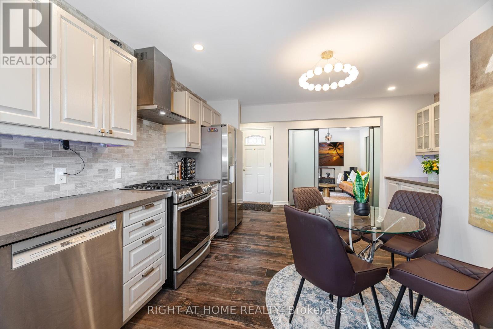 15 Kemano Road, Aurora (aurora Heights), Ontario