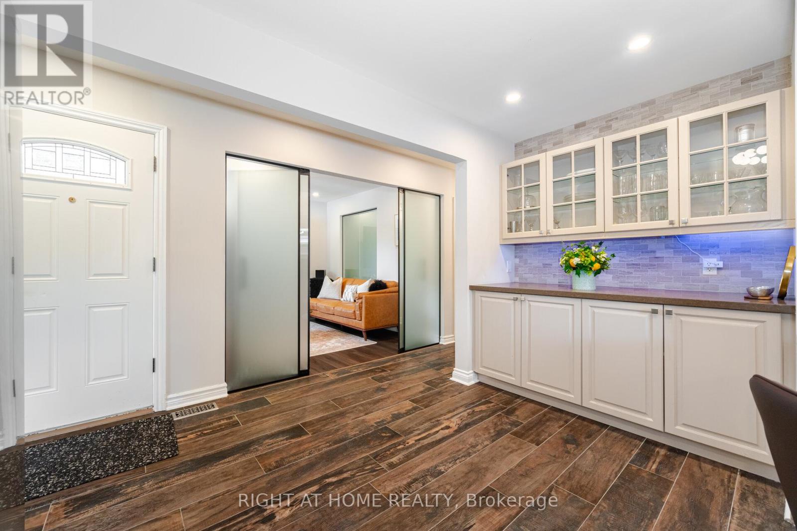 15 Kemano Road, Aurora (aurora Heights), Ontario