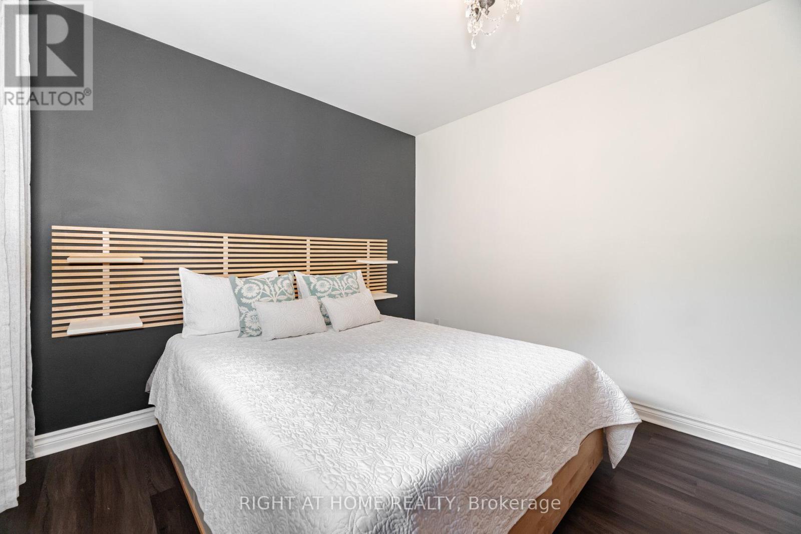 15 Kemano Road, Aurora (aurora Heights), Ontario