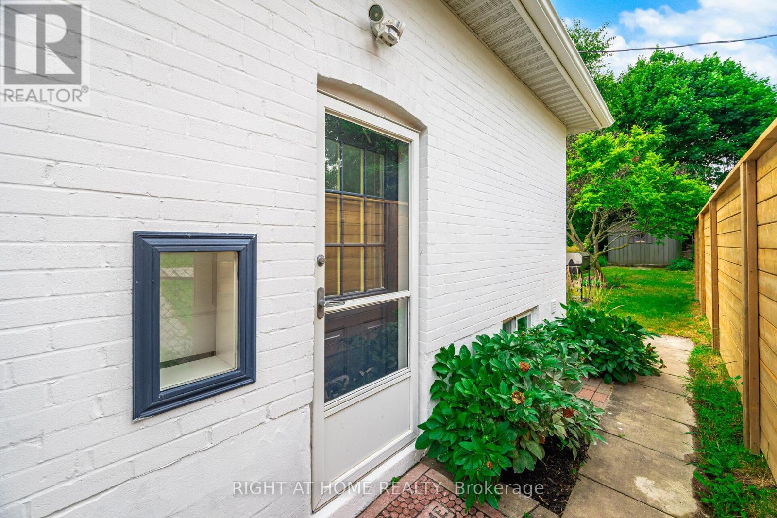 15 Kemano Road, Aurora (aurora Heights), Ontario