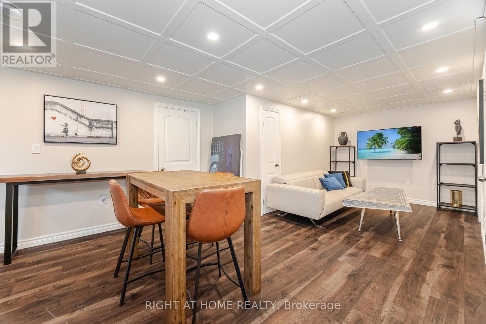 15 Kemano Road, Aurora (aurora Heights), Ontario