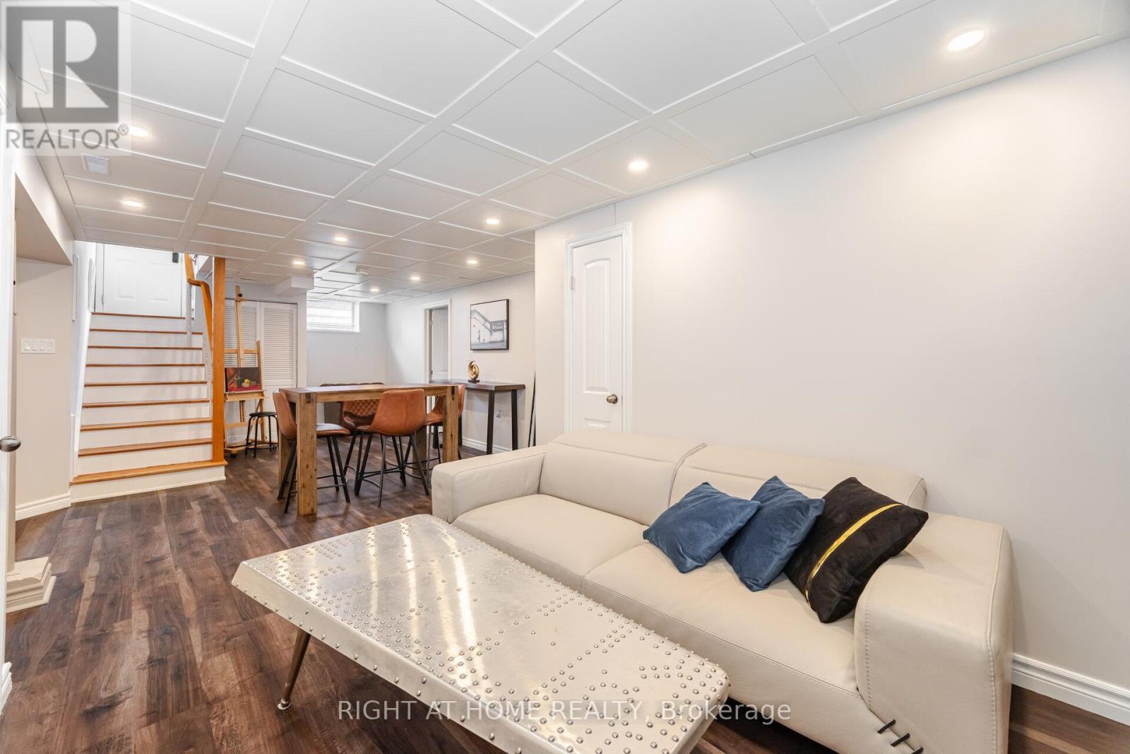 15 Kemano Road, Aurora (aurora Heights), Ontario