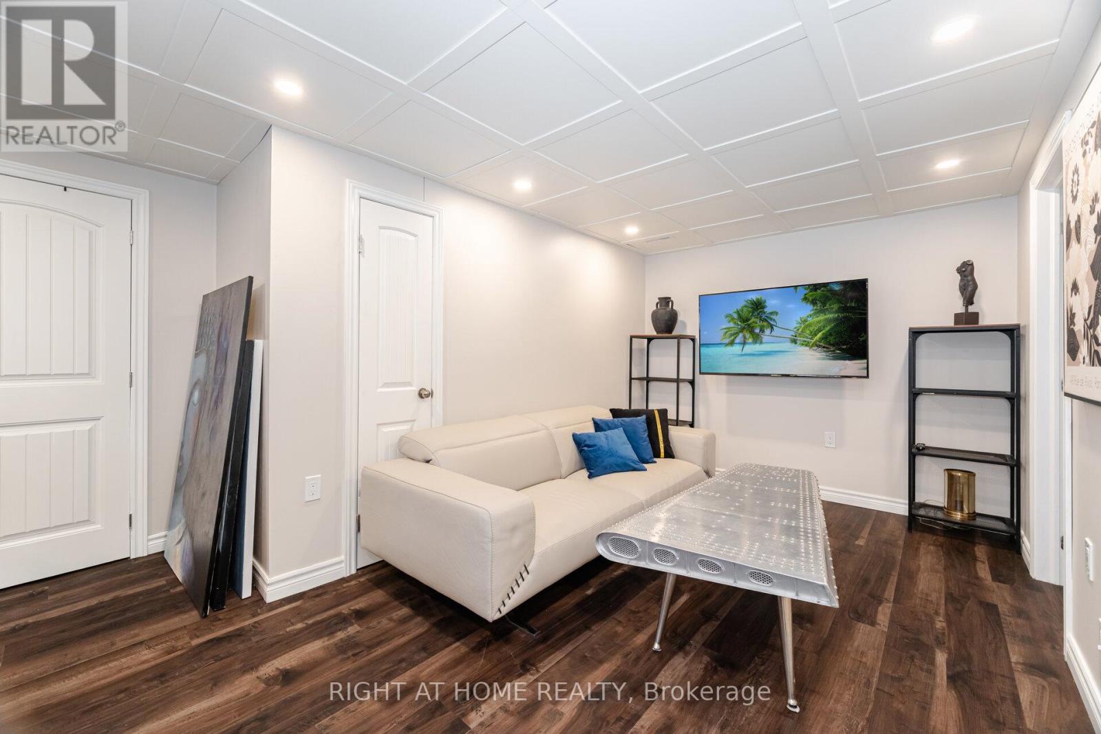 15 Kemano Road, Aurora (aurora Heights), Ontario