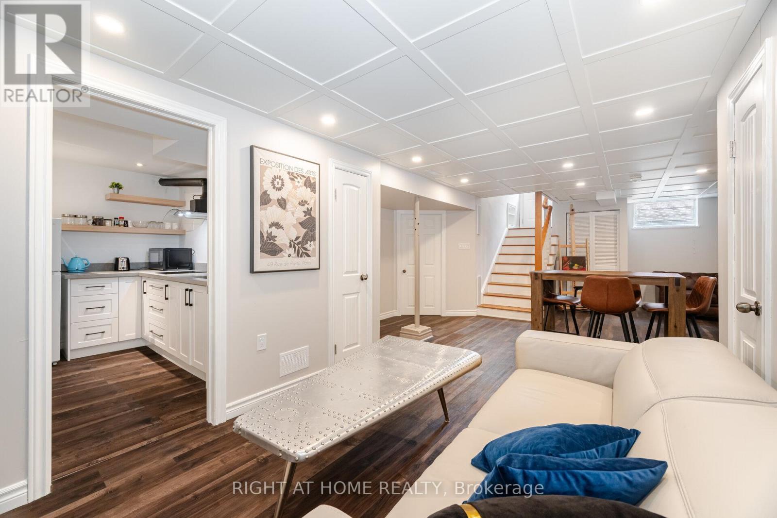 15 Kemano Road, Aurora (aurora Heights), Ontario