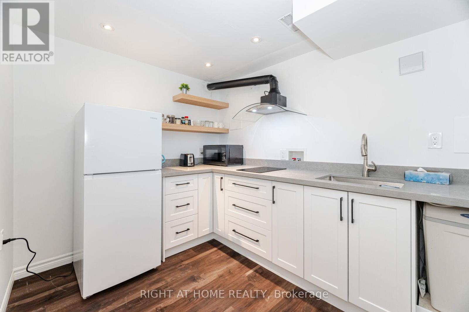 15 Kemano Road, Aurora (aurora Heights), Ontario